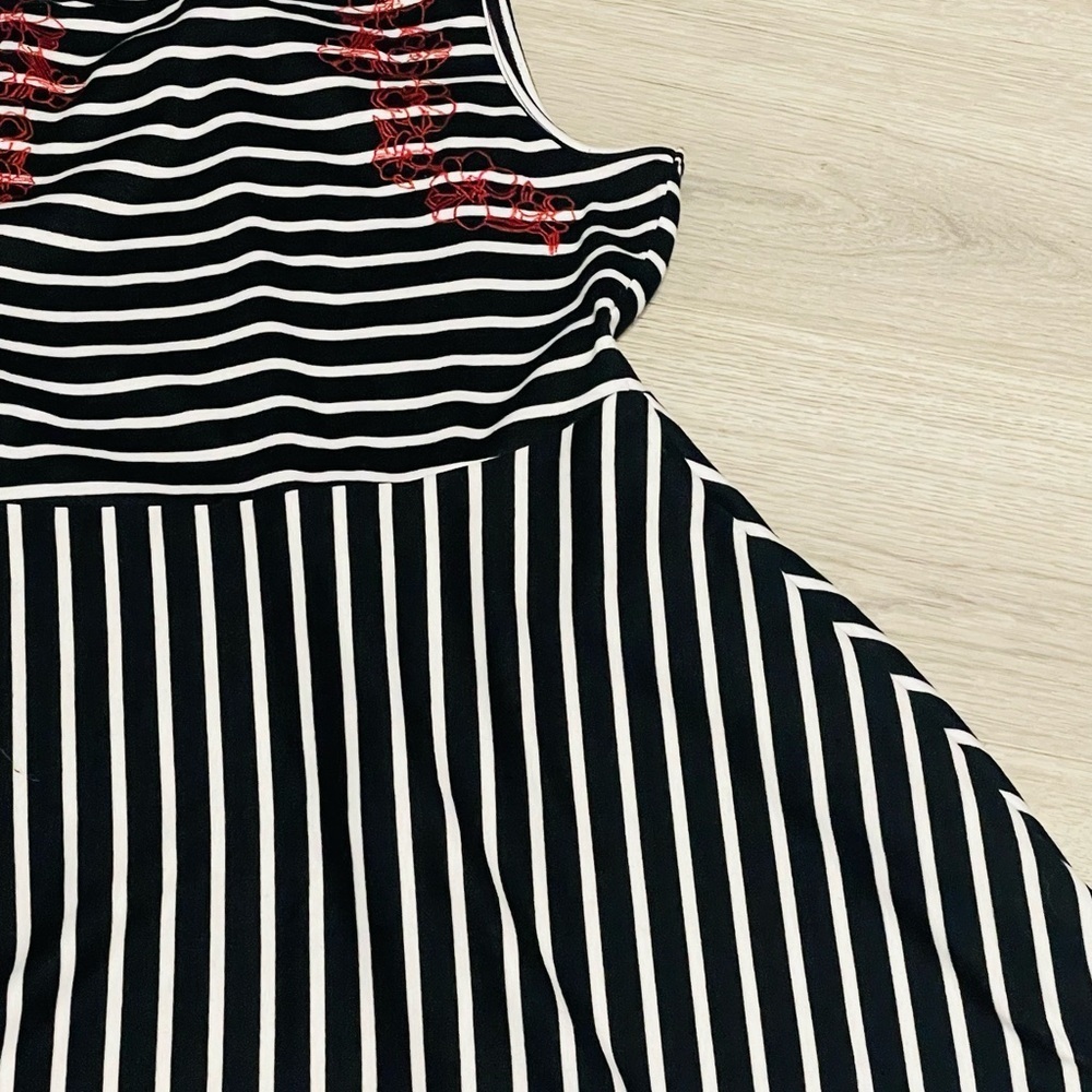 Alya Striped Black and White Dress w/red accent flowers - Picture 4 of 12